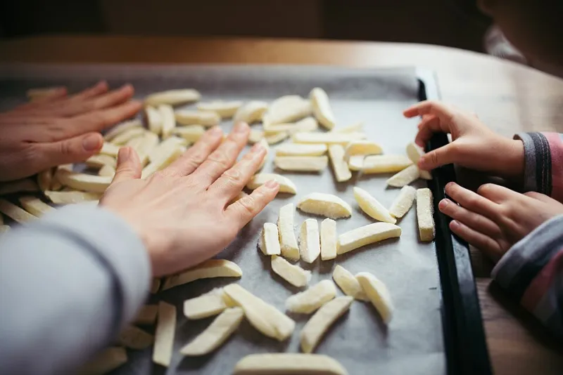 One Kitchen, Two Realities: How Celiac Families Navigate Shared Spaces Without Losing Each Other